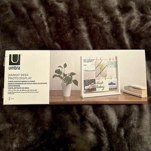 Desk Photo and Note Display